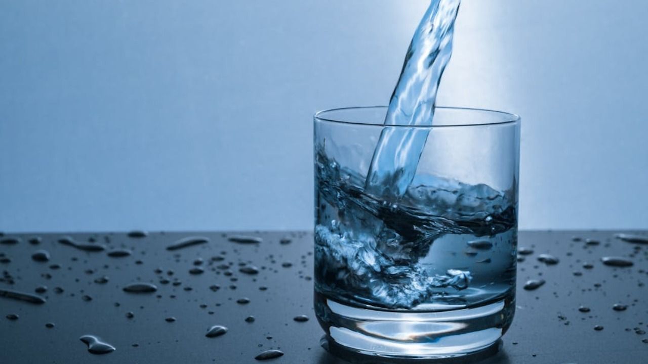 вода